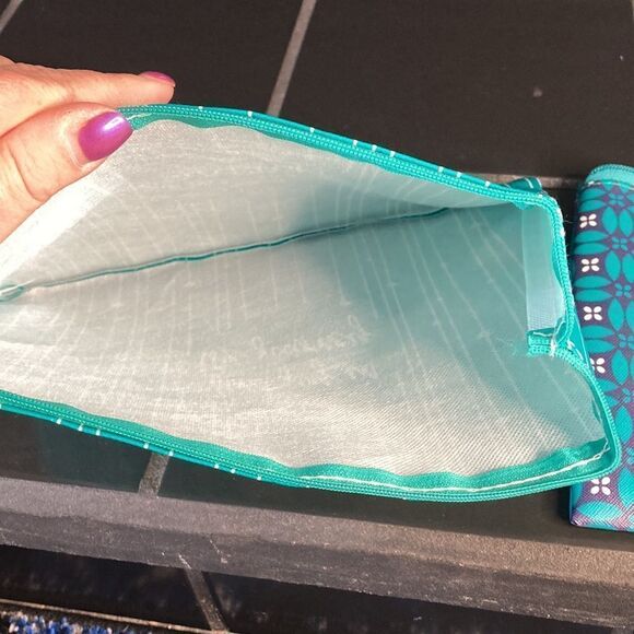 Thrive Causemetics 3 pack of cosmetic bags - Picture 8 of 10